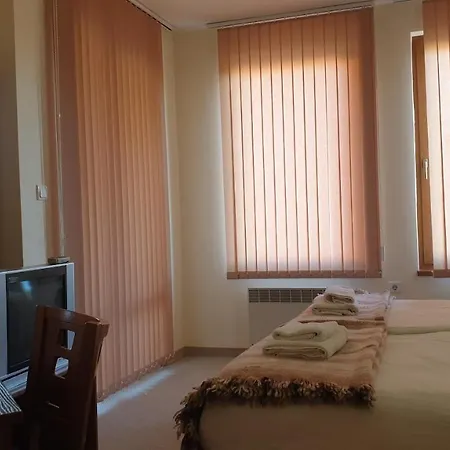 Apartment Rositsa 28 *